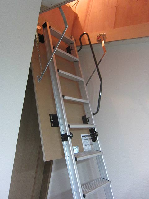 屋根裏の空間を活用する屋根裏収納リフォーム 志水木材株式会社