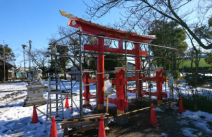 上大久保氷川神社の鳥居工事